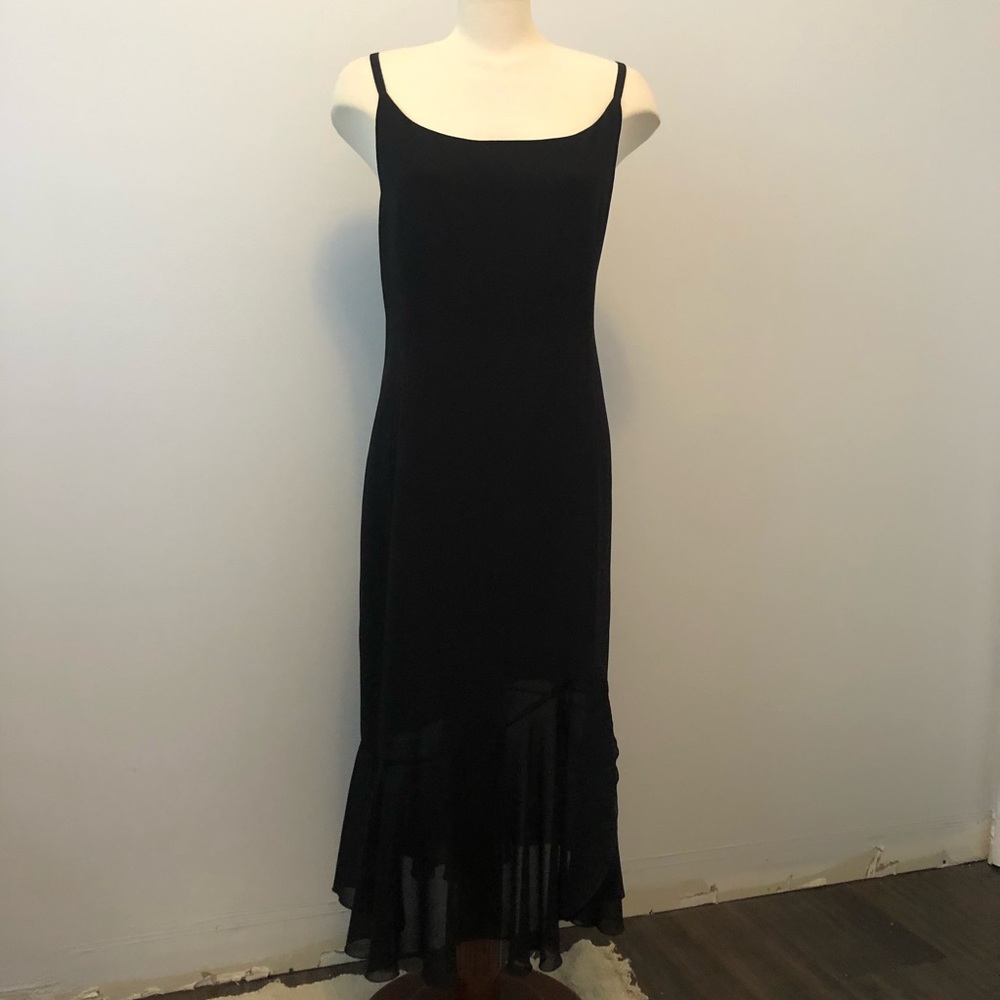 Black sleeveless dress
